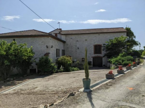 Hotels in Villeneuve-Sur-Vère